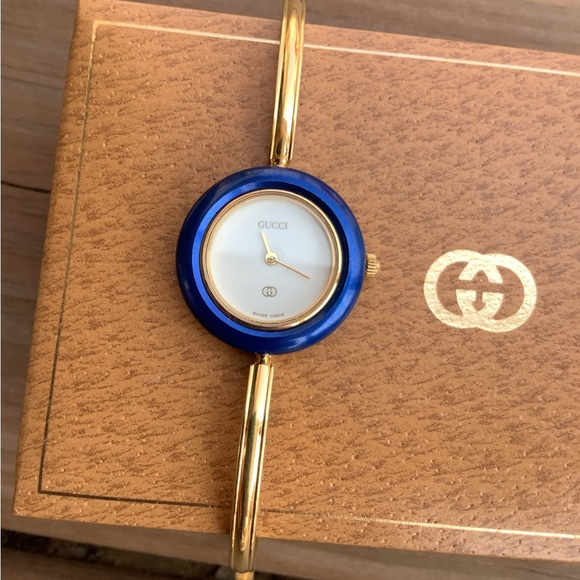 Ladies Gucci watch with interchangeable bezels🌸🌼 - Picture 11 of 14